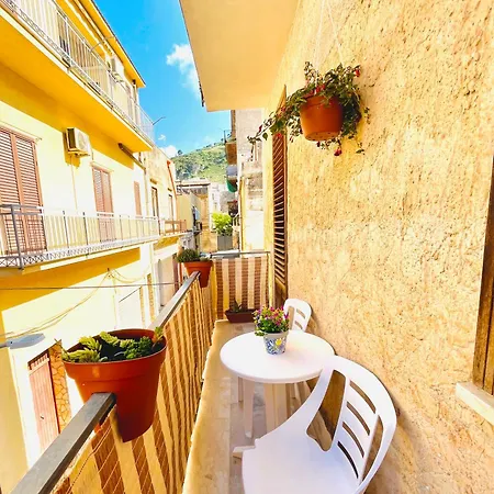 Michelle House דירה